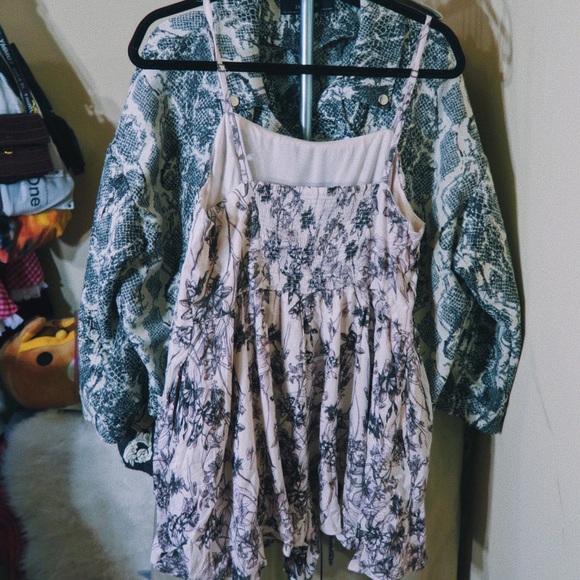 Floral Romper. - Picture 2 of 3